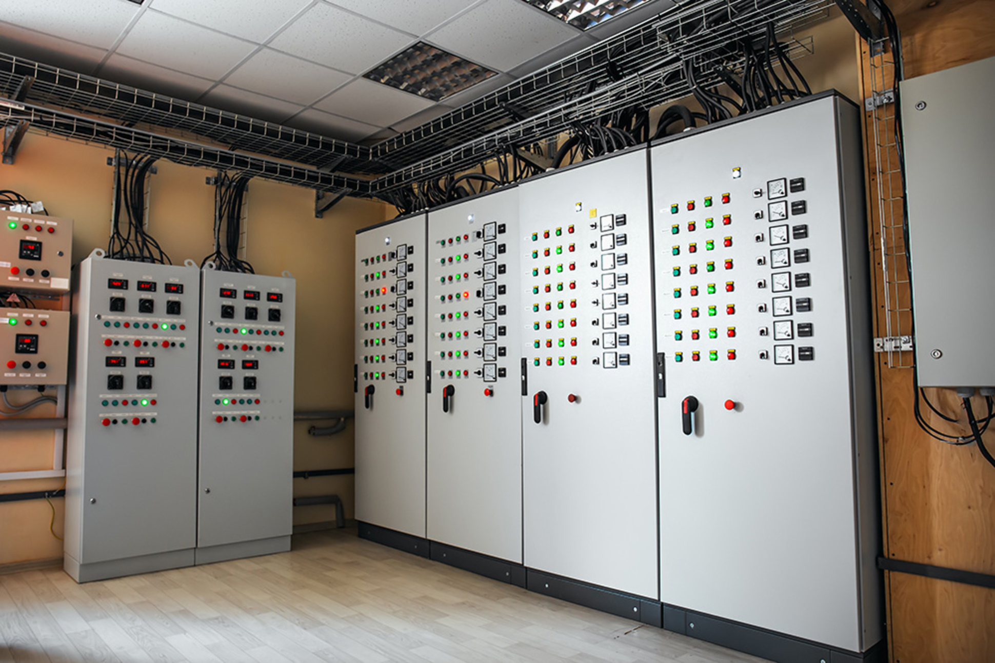 Schalt­anlagen­bau bei BKE-Elektro Bäuerle in Ellwangen